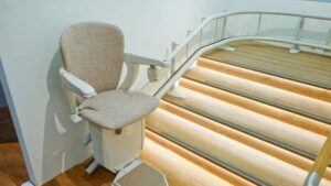 Treppenlift für Kurvige Treppen